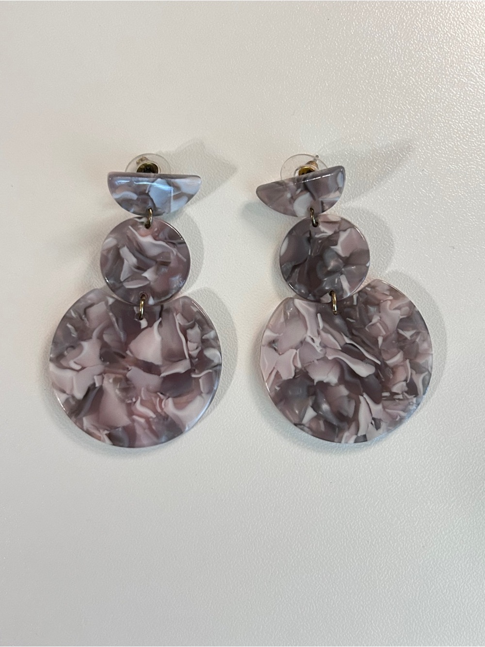 Stylish Marble-Pattern Drop Earrings in Light Purple/Gray